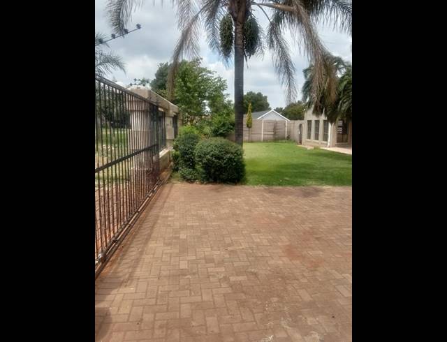 5 BEDROOM HOUSE FOR SALE IN LAMBTON